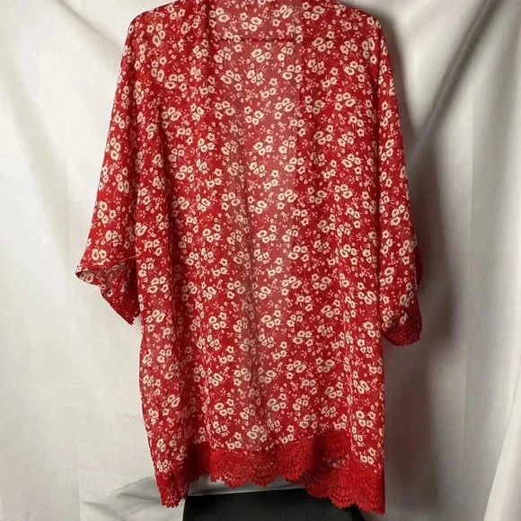 MAURICES WO SIZE XXL RED FLORAL OPEN FRONT SUSTER OVER SHIRT RED CROCHET TRIM - Picture 11 of 11